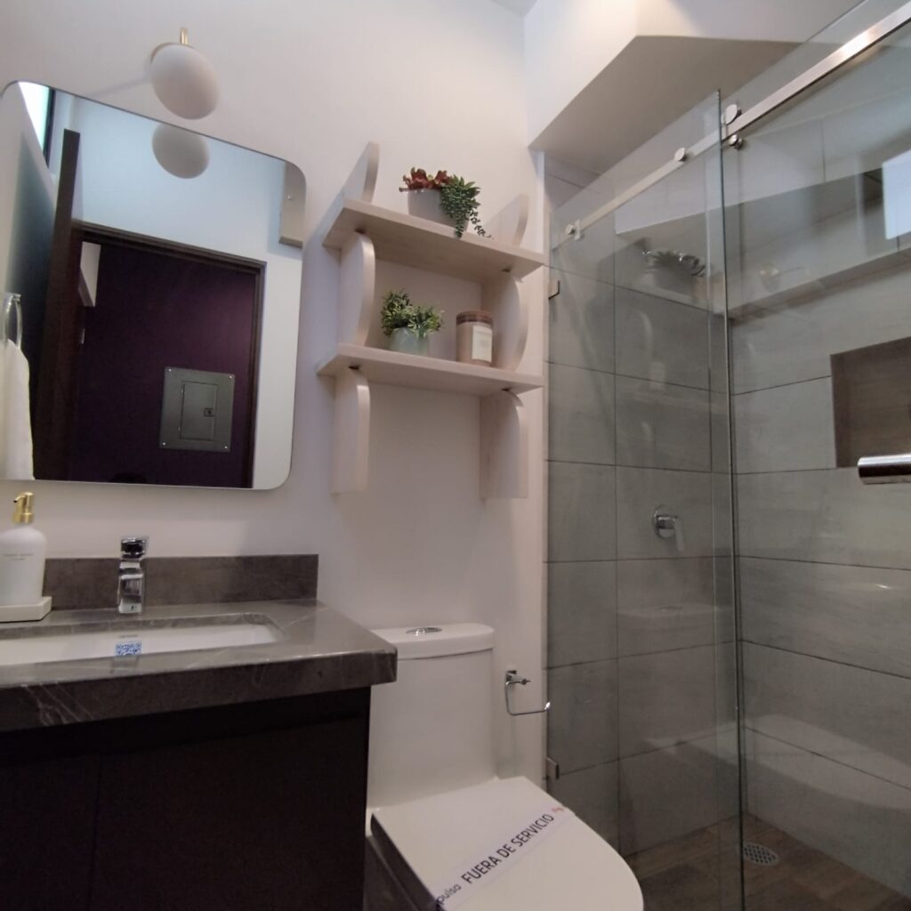 Baño completo en planta baja